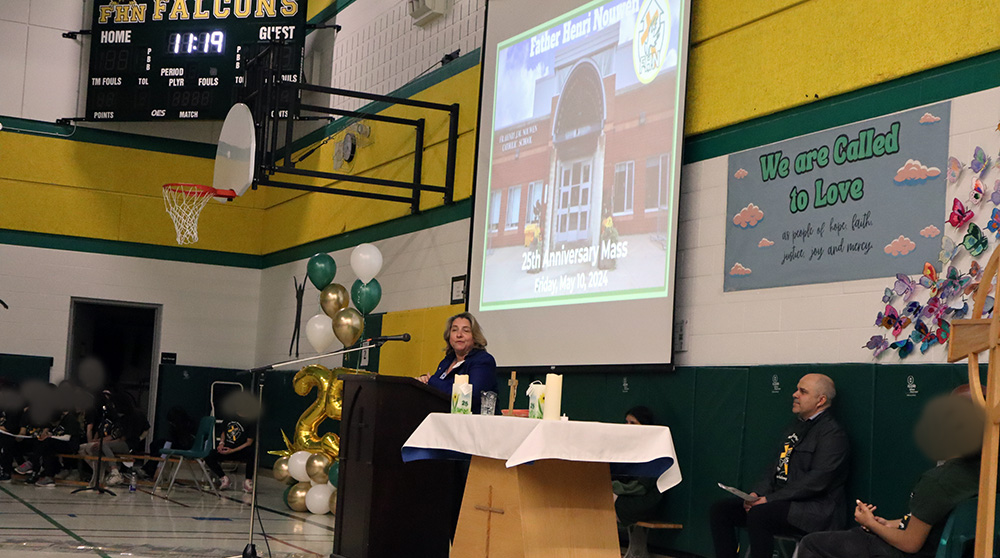 Chair Elizabeth Crowe speaks at the Father Henri Nouwen CES anniversary celebration 