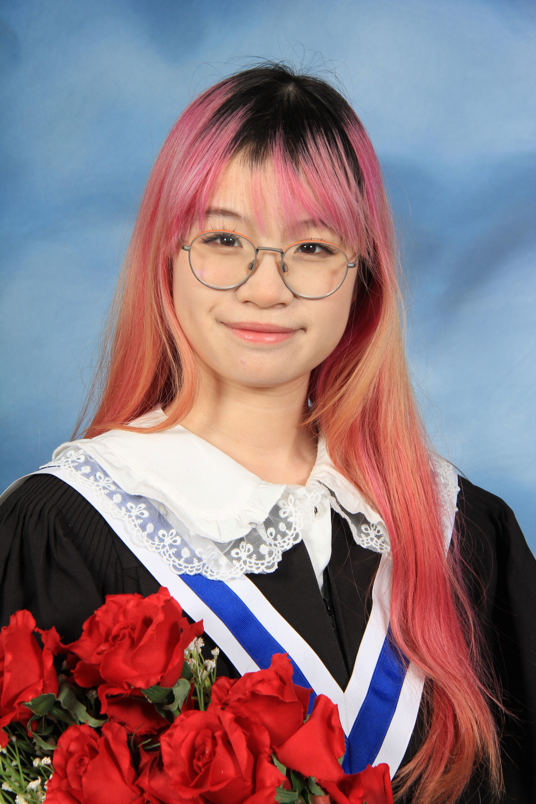 A graduation photo of Yi-Rui Wen 